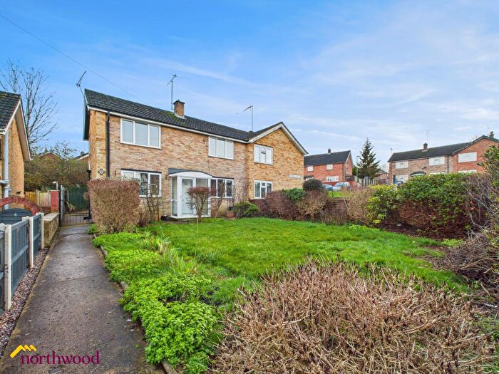 3 Bedroom Semi-Detached House To Rent In Chepstow Gardens, Banbury, OX16