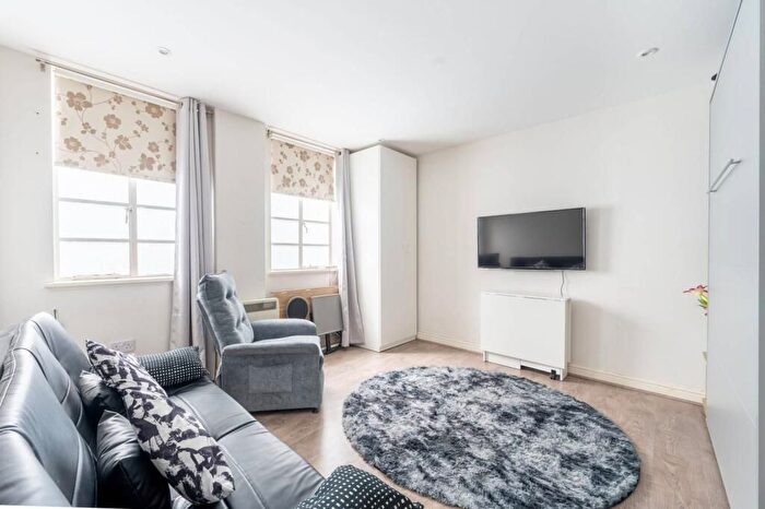 Studio To Rent In Hatherley Grove, London, W2