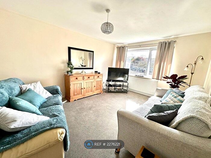 2 Bedroom Maisonette To Rent In Ravenswood Hill, Birmingham, B46