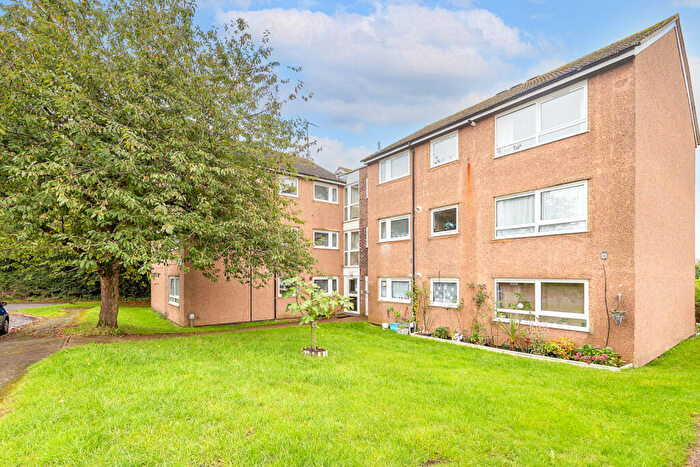 2 Bedroom Apartment For Sale In Smallwood Close, Wheathampstead, St. Albans, Hertfordshire, AL4