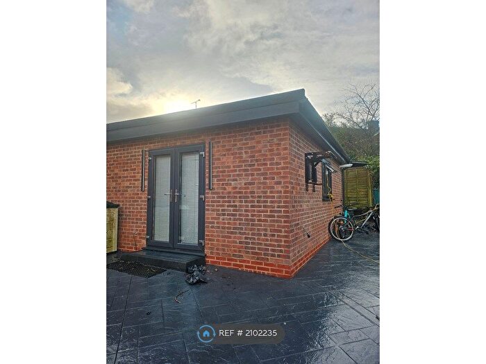 Studio To Rent In Woodhall Close, Uxbridge, UB8