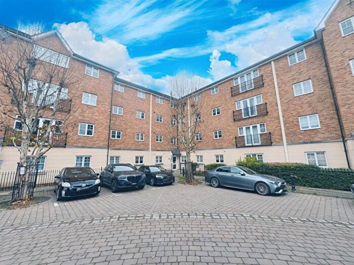 1 Bedroom Flat For Sale In Caspian Way, Purfleet, RM19