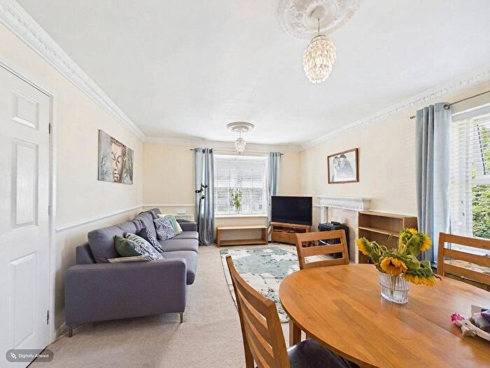 1 Bedroom Flat For Sale In Skinner Lane, Pontefract, WF8
