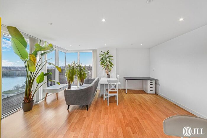 2 Bedroom Apartment To Rent In Woodberry Grove London, N4