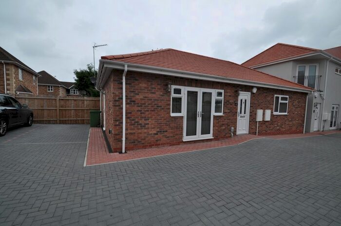 2 Bedroom Bungalow To Rent In Binningtons Gardens, Willerby, Hull, HU10