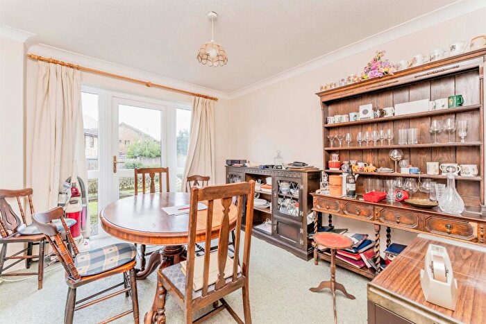 4 Bedroom Detached House For Sale In Tithe Barn Close, Raunds, Wellingborough, NN9