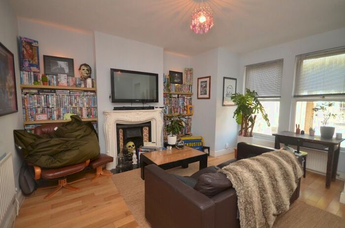 3 Bedroom Flat To Rent In Harpenden Road, West Norwood, London, SE27