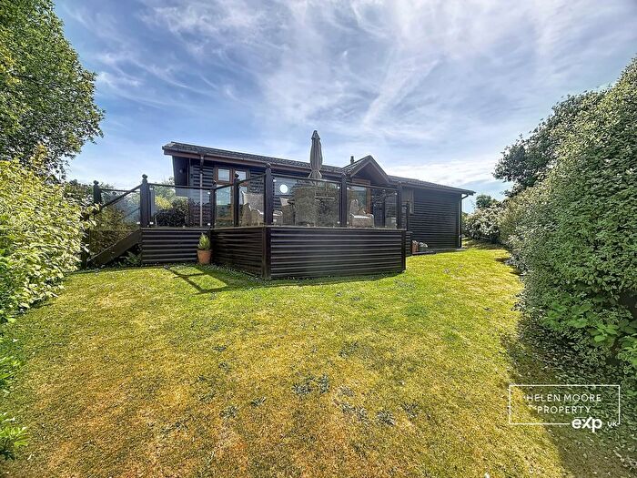 2 Bedroom Lodge For Sale In The Thatches, Modbury, Devon, PL21