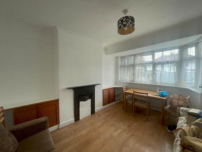 2 Bedroom Maisonette To Rent In Shaftesbury Avenue, Harrow, Greater London, HA2