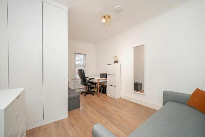 2 Bedroom Flat For Sale In Sumatra Road, West Hampstead, NW6