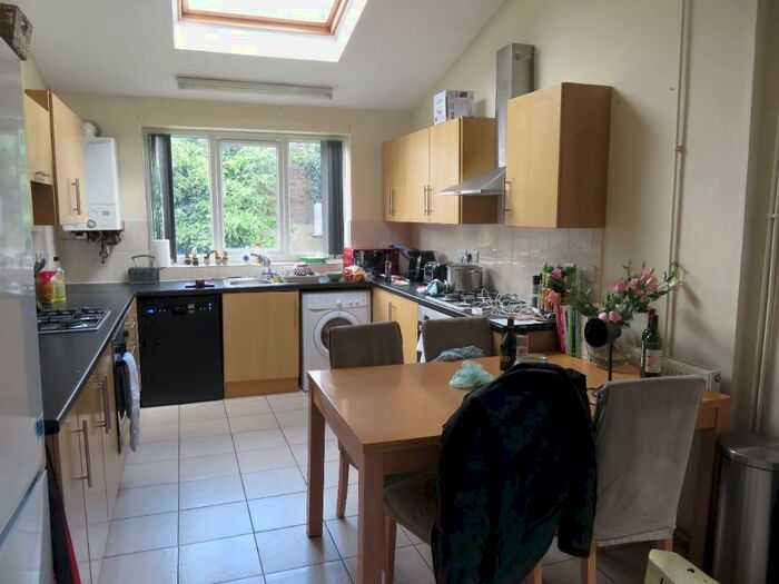 8 Bedroom Semi-Detached House To Rent In Harlaxton Drive, Nottingham, NG7