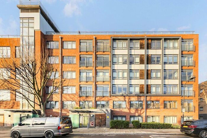 2 Bedroom Flat To Rent In Larden Road, London W3