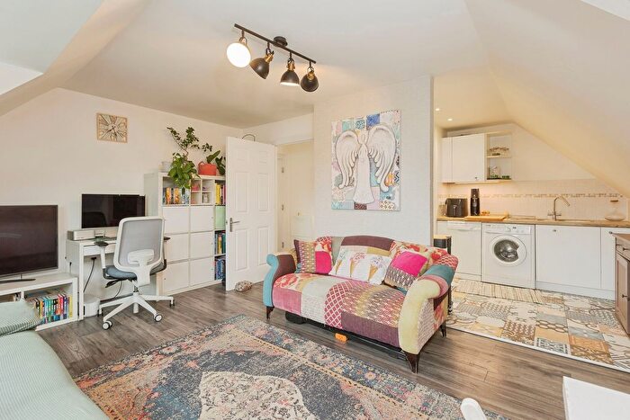 2 Bedroom Flat For Sale In Addison Road, Tunbridge Wells, Kent, TN2