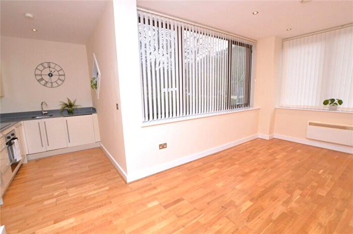 1 Bedroom Apartment For Sale In Catteshall Lane, Godalming, Surrey, GU7