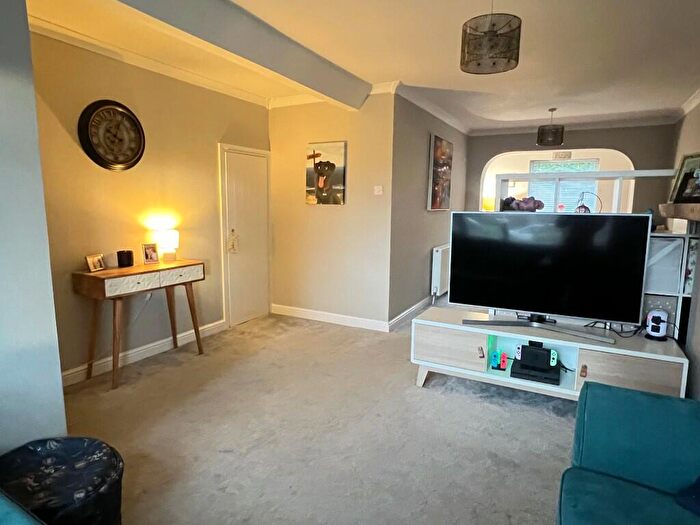 3 Bedroom Semi-Detached House For Sale In Wainbridge Crescent, BS35