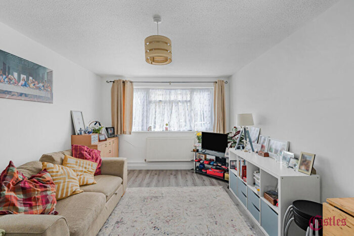 2 Bedroom Apartment For Sale In Parkside Court, Palmerston Road, N22