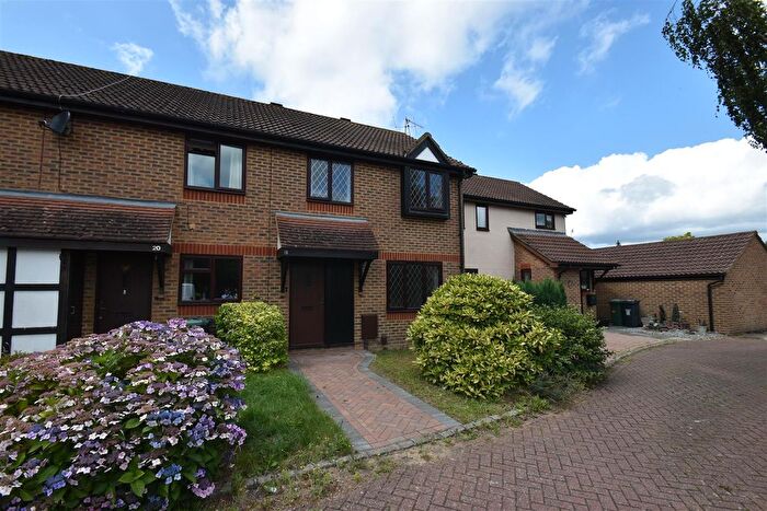 3 Bedroom Property To Rent In Middlefield, Horley, RH6