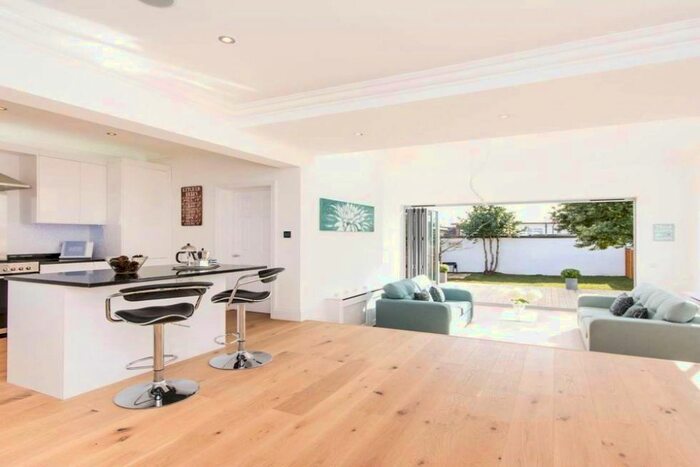 4 Bedroom Semi-Detached House To Rent In Dollis Hill Lane, London, NW2