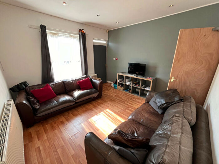 4 Bedroom Terraced House To Rent In Burley Lodge Terrace, Leeds, West Yorkshire, LS6