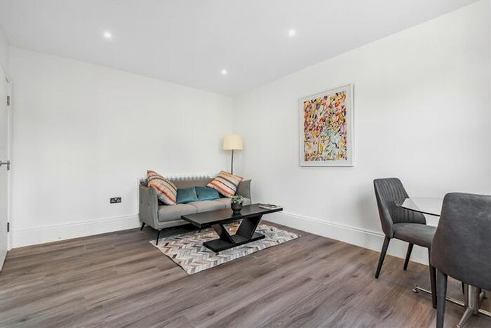 1 Bedroom Flat To Rent In Woodfield Lane, Ashtead, KT21