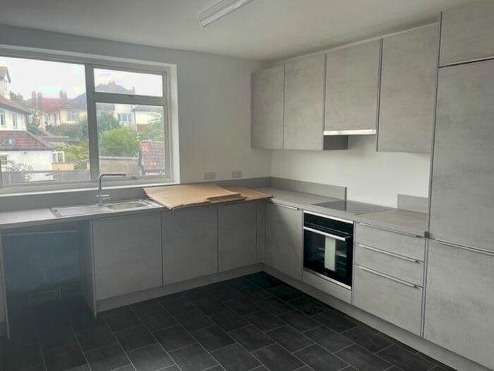 3 Bedroom Maisonette To Rent In Henleaze Road, Henleaze, Bristol, BS9