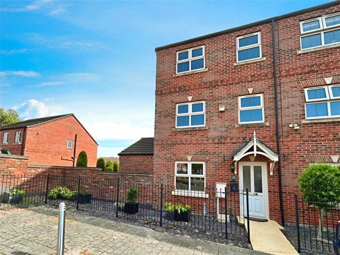 4 Bedroom End Of Terrace House To Rent In Levertons Place, Hucknall, Nottingham, Nottinghamshire, NG15