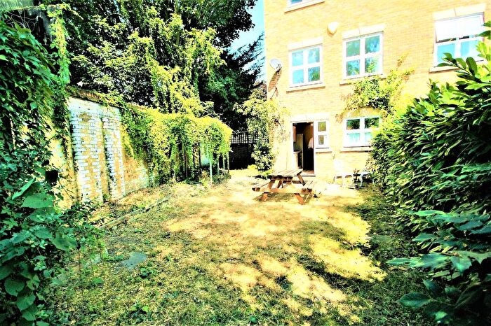 3 Bedroom Terraced House To Rent In Durand Gardens, Oval, London, SW9