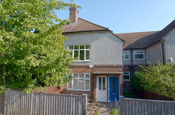 2 Bedroom Flat For Sale In Surbiton Hill Park, Surbiton, KT5