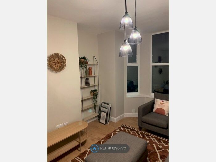 2 Bedroom Flat To Rent In Weaste Lane, Salford M5