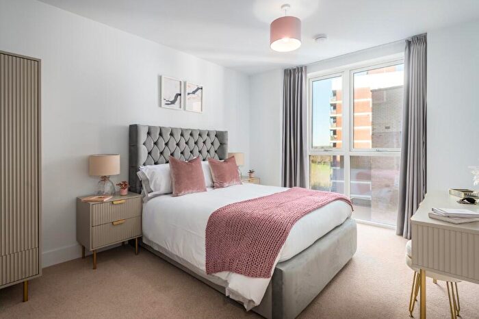 2 Bedroom Apartment For Sale In Park Rise, Hornchurch, London, RM12