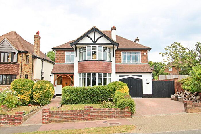 4 Bedroom Detached House For Sale In Kenwood Drive, Beckenham, BR3