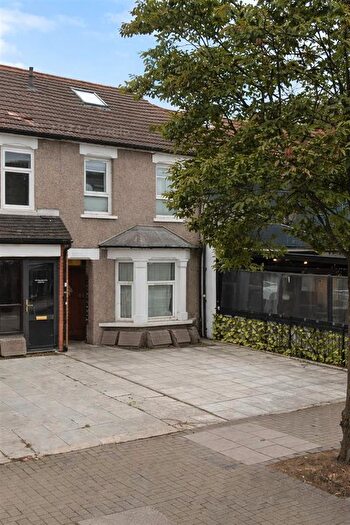 1 Bedroom Flat To Rent In Station Lane, Hornchurch, RM12