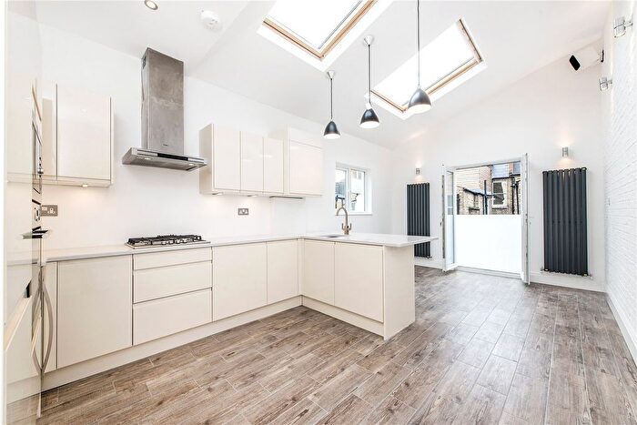 3 Bedroom Flat To Rent In Lindrop Street, Fulham, SW6