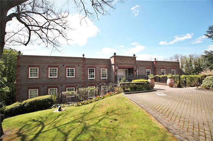 2 Bedroom Apartment To Rent In Treetops, The Mount, Caversham, Reading, Berkshire, RG4