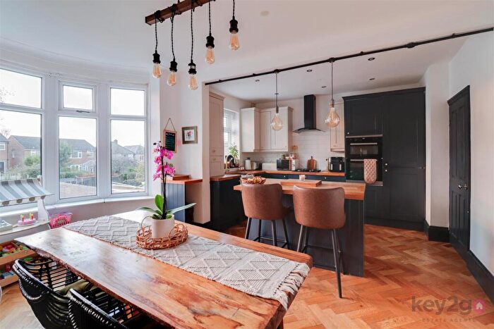 4 Bedroom Semi Detached House For Sale In Meadow Head, Sheffield, S8