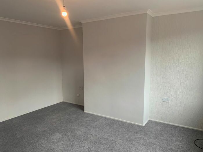 3 Bedroom Semi-Detached House To Rent In Grange Road, Royston, Barnsley, S71