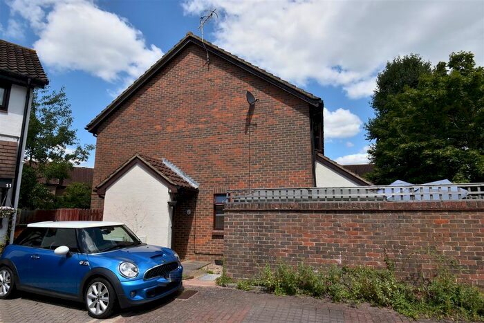 1 Bedroom Property To Rent In Oatlands, Horley RH6