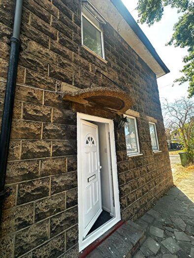 3 Bedroom End Of Terrace House To Rent In Fieldway, Dagenham, Essex, RM8