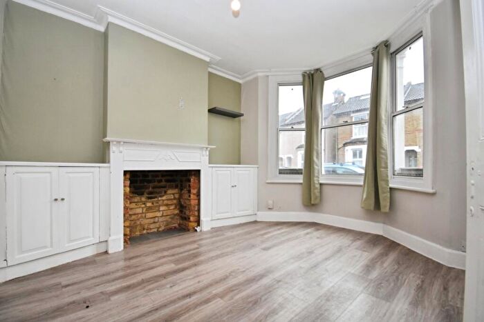 2 Bedroom Terraced House To Rent In Park End Bromley, BR1