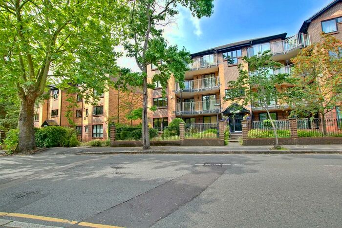 2 Bedroom Flat To Rent In Blyth Road, Bromley, BR1