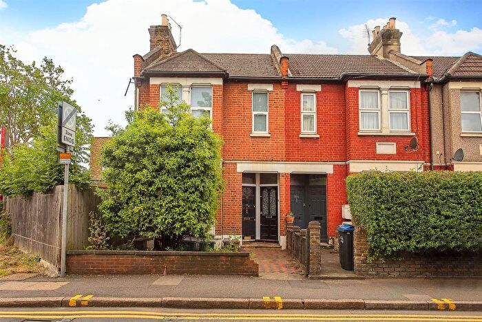 1 Bedroom Maisonette For Sale In Kingston Road, Raynes Park, SW20