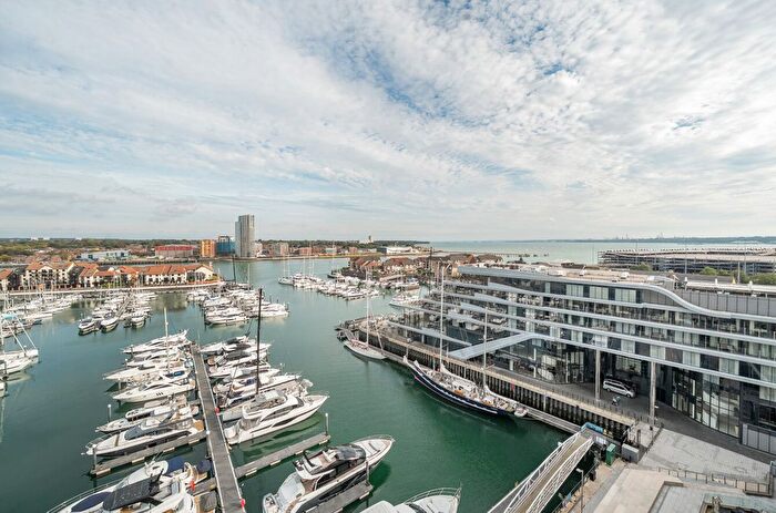 3 Bedroom Flat For Sale In Maritime Walk, Ocean Village, Southampton, Hampshire, SO14