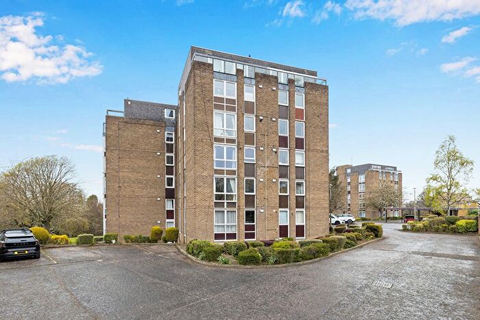 3 Bedroom Maisonette For Sale In U, Fair A Far, Cramond, Edinburgh, EH4