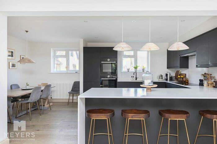 4 Bedroom Town House To Rent In Anchor Close, Christchurch, BH23