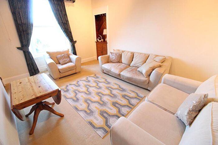 2 Bedroom Flat To Rent In Forest Road, First Floor, AB15