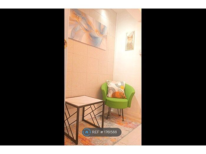 Studio To Rent In London, London, NW9