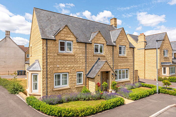 4 Bedroom Detached House For Sale In Barrington Court, Sutton Benger, SN15