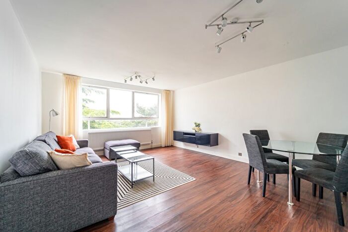 2 Bedroom Flat To Rent In High Mount, Station Road, Hendon, NW4