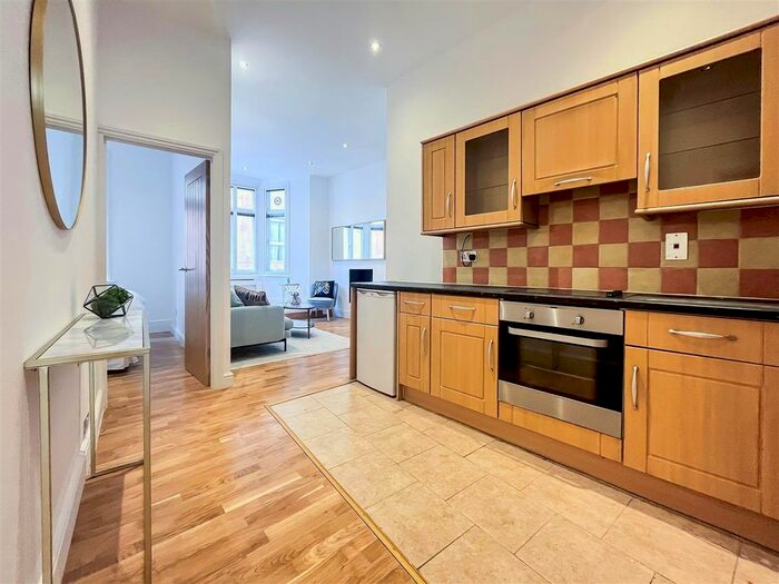2 Bedroom Flat To Rent In Petty France, Victoria, SW1H