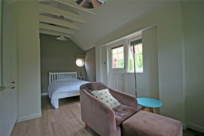 Apartment To Rent In Pinkneys Road, Maidenhead, Berkshire, SL6